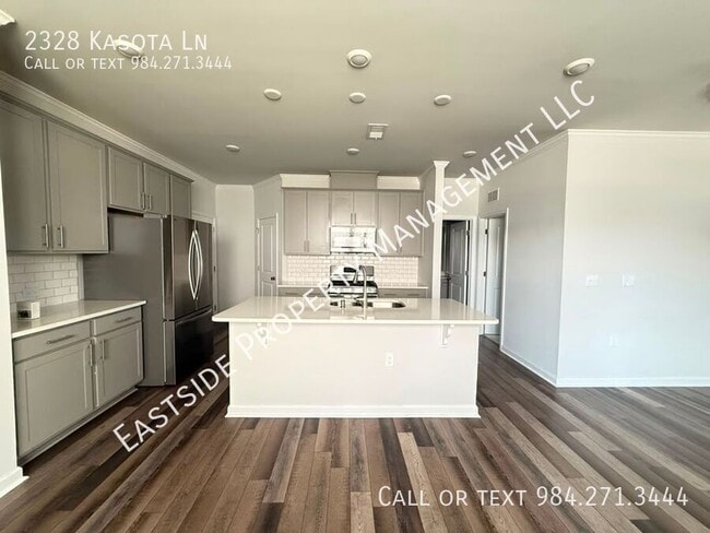 Building Photo - 2328 Kasota Ln