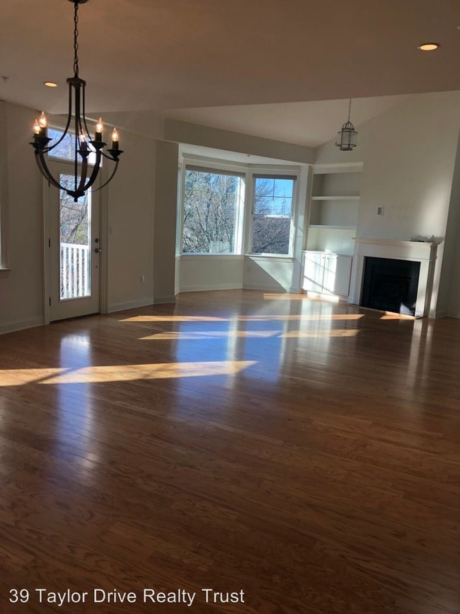 Building Photo - 39 Taylor Dr