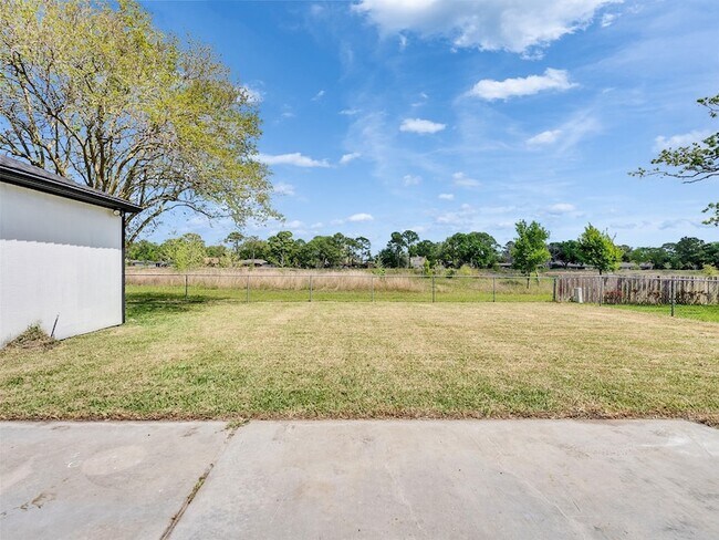 Building Photo - 16007 Diana Ln