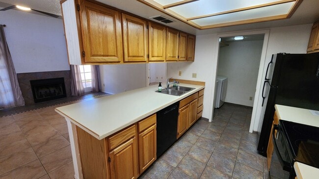 Building Photo - 2 Bedroom Condo Unit in the Amber Hills Co...