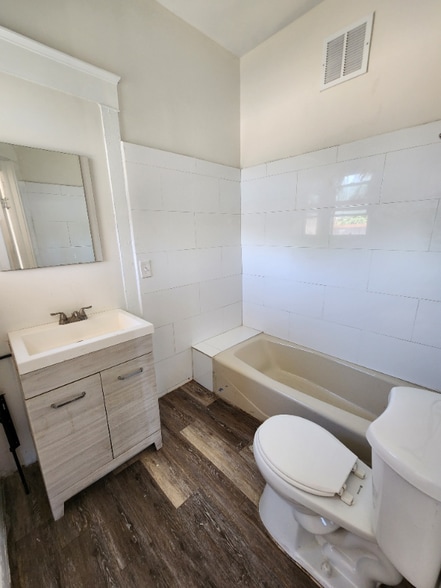 Building Photo - 2041 W Jefferson St