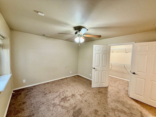 Building Photo - Spacious 4-Bedroom Home with Main level Li...