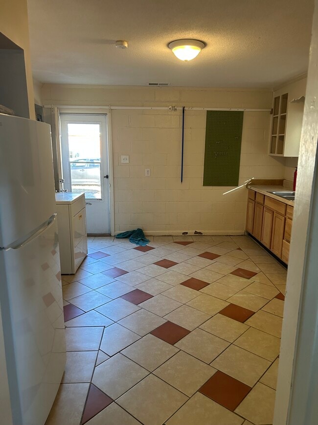 Building Photo - 118 Fidelity St