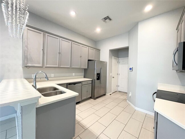 Building Photo - 15060 Willow Arbor Cir