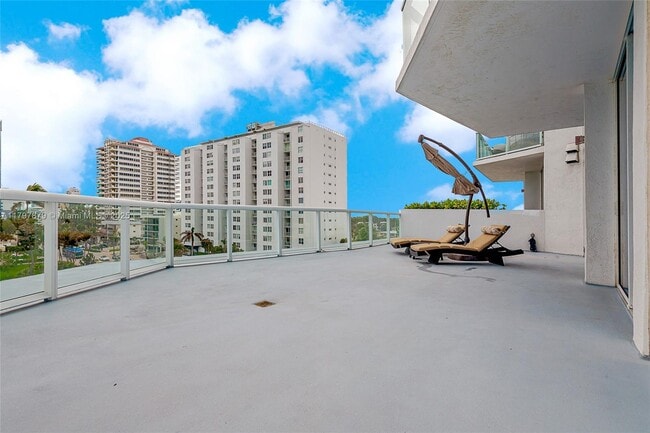 Building Photo - 6515 Collins Ave
