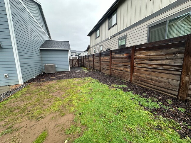 Building Photo - Application Pending - 4 Bedroom Home for R...