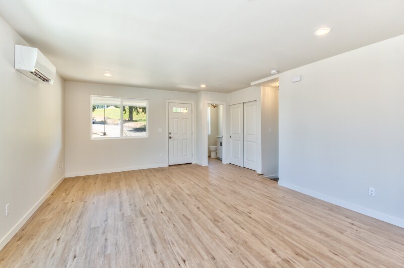Building Photo - 420 Mitchell Ave