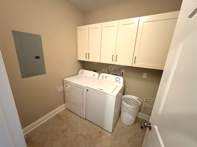 Building Photo - 3BR/3.5BA FURNISHED For Rent