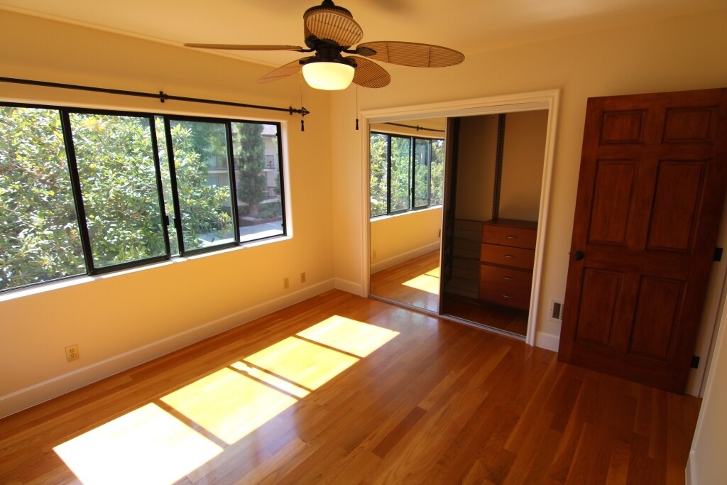 Building Photo - 600 N Sweetzer Ave