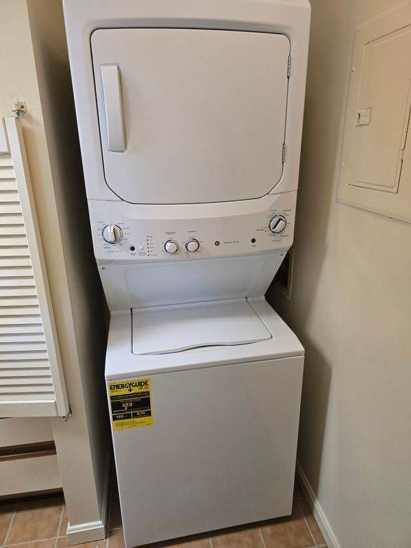 Building Photo - 800 Thomas Ct