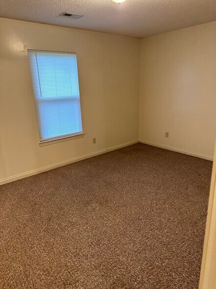 Building Photo - 405 Huffaker Ave