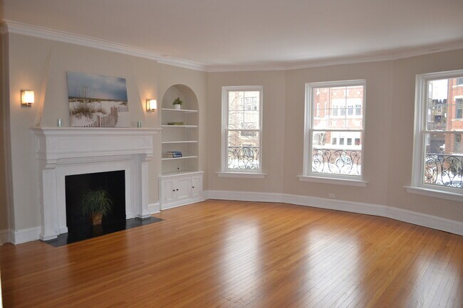 Building Photo - 1055 W North Shore Ave