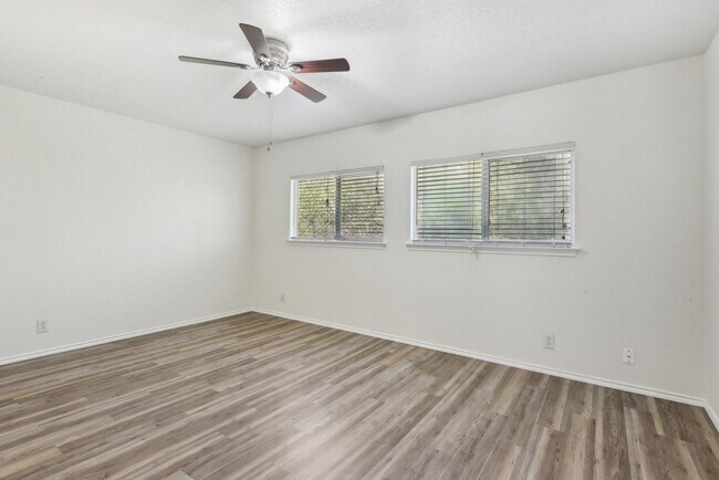 Building Photo - 16216 Ike Ln