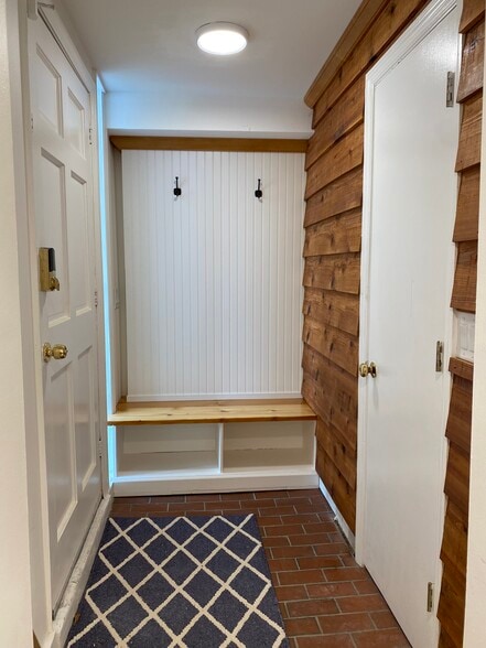 Building Photo - 2675 Acorn Ave NE