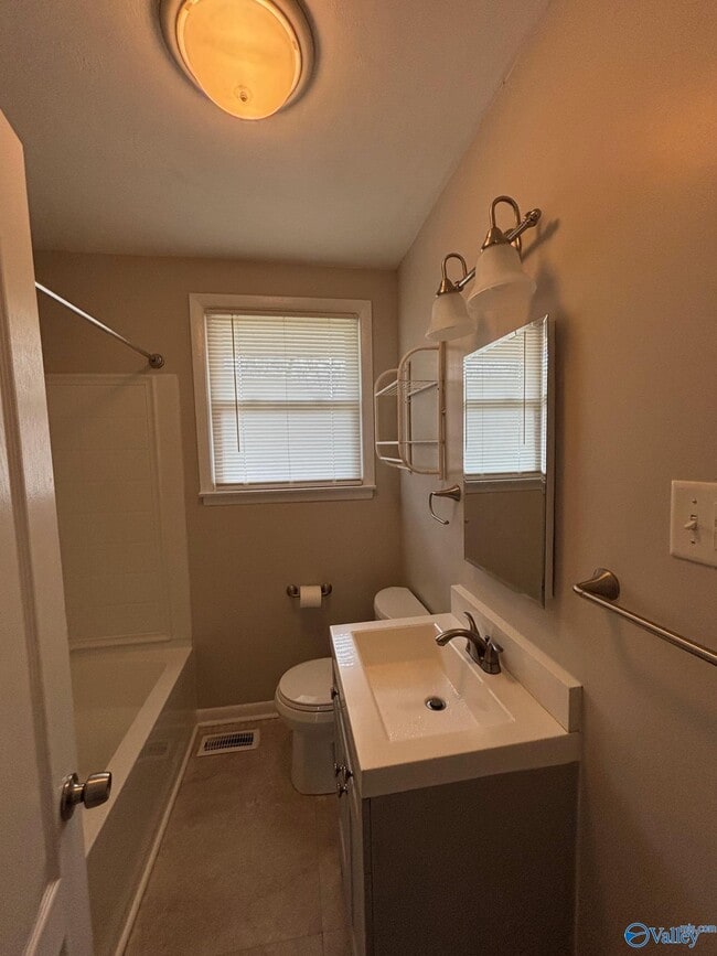 Building Photo - 2206 Harris Rd NW