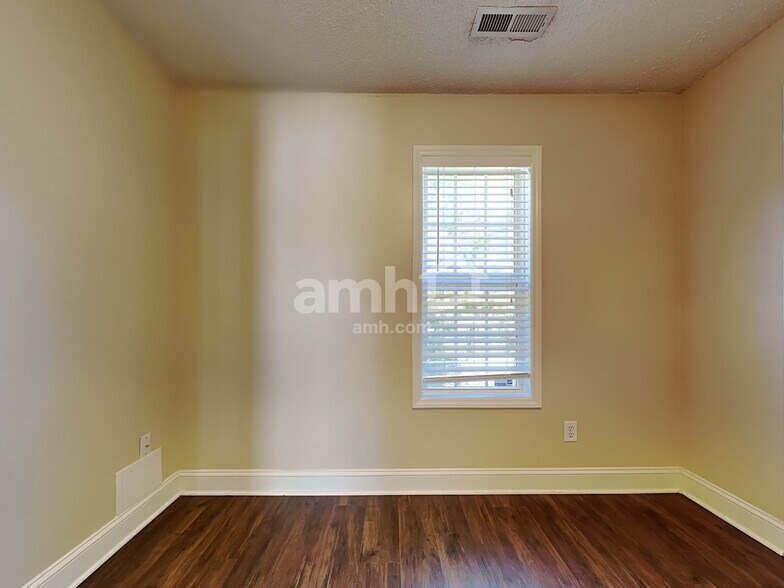 Building Photo - 6217 Highland Brook Dr