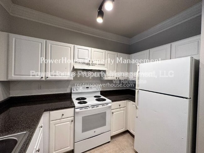Building Photo - 1850 Cotillion Dr