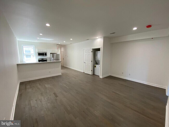 Building Photo - 528 N 34th St