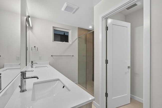 Building Photo - ULTRA-MODERN Townhome w/AC and Views in the Heart of Eastlake!