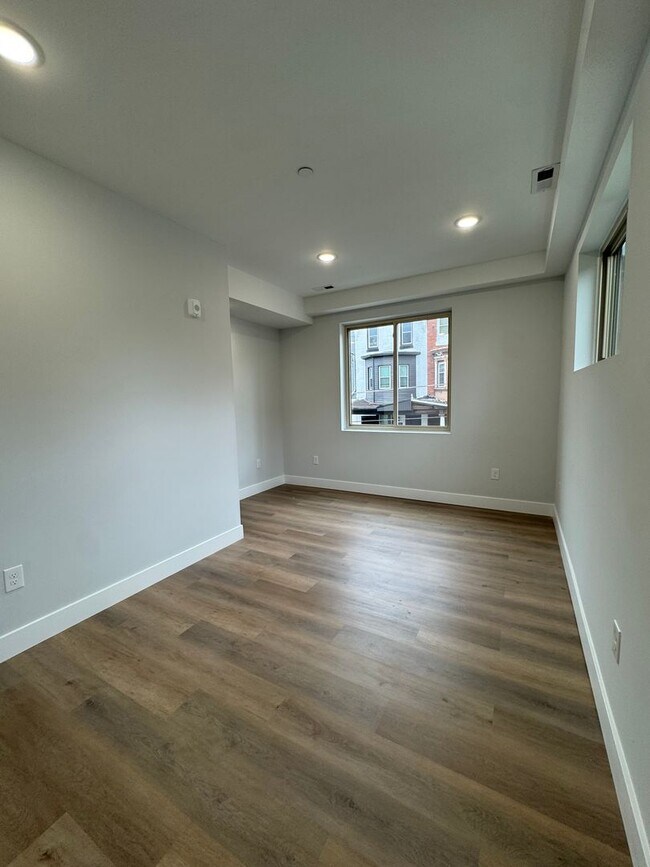 Building Photo - 3263 N 13th St