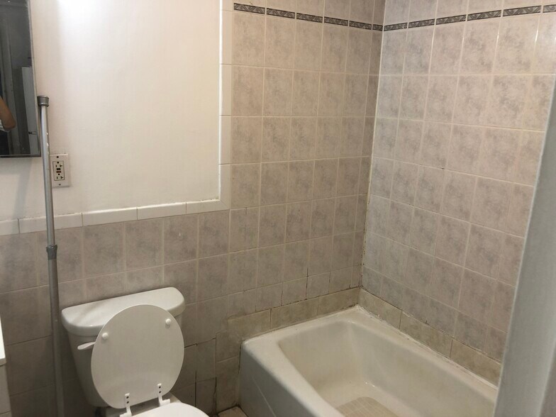 Bathroom - 132 Voss Ave