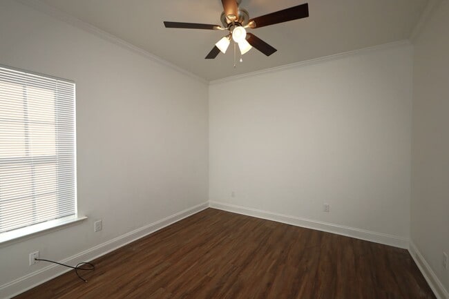 Building Photo - 2308 Mimosa Dr