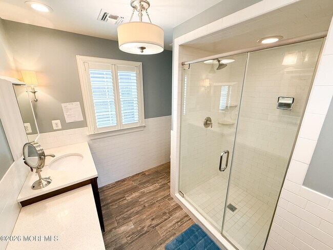 Building Photo - 315 Pitney Ave