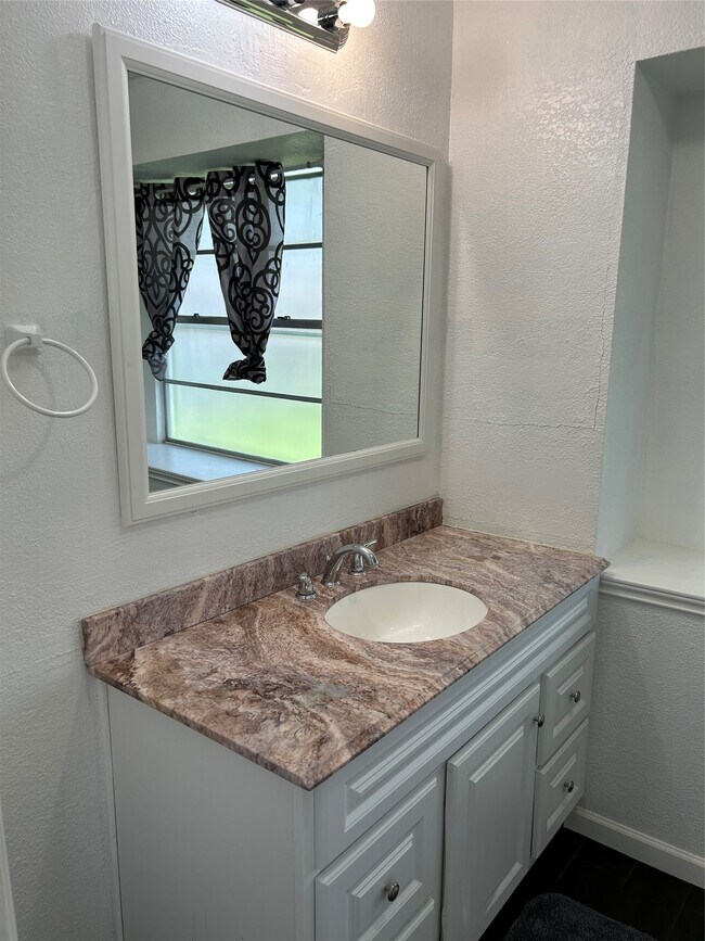 Building Photo - 11127 Sageview Dr