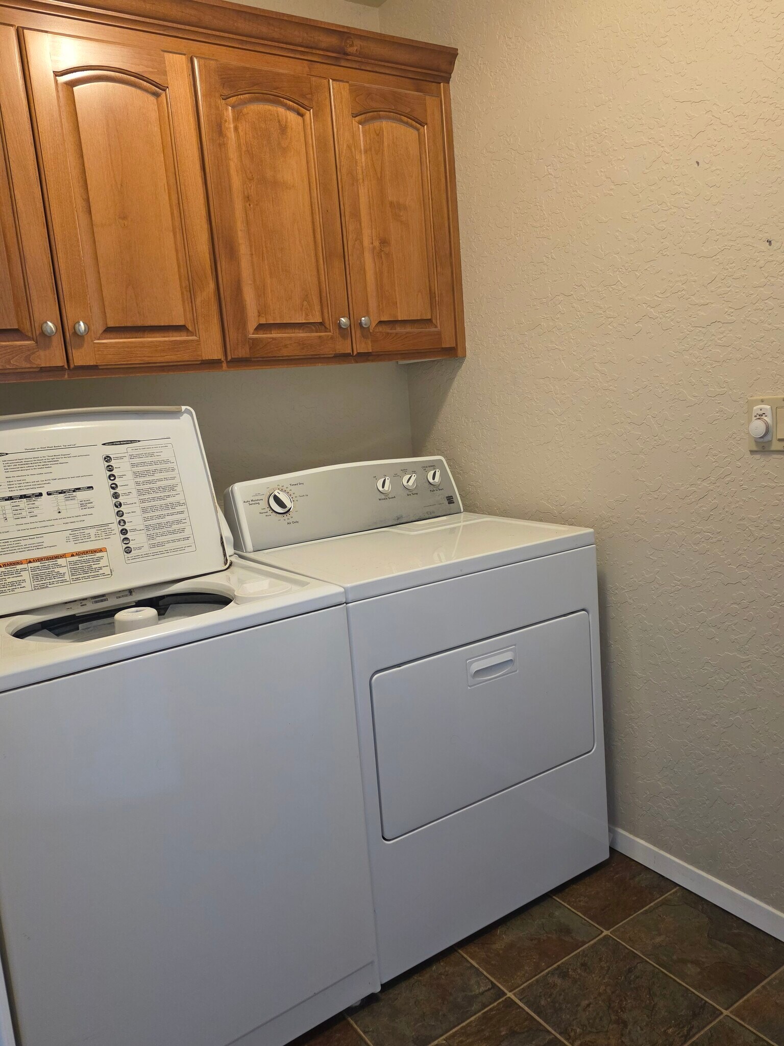 Building Photo - 208 Sunset Ln