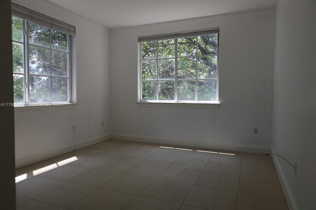 Building Photo - 6801 SW 44th St
