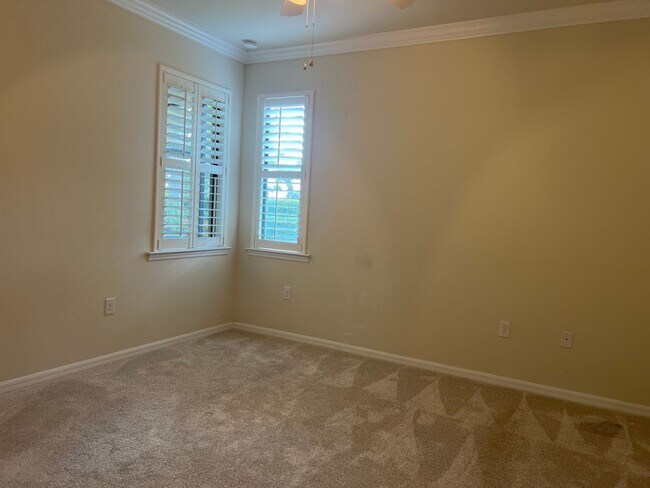 Building Photo - 2 bedroom, 2 bathroom attached villa home ...