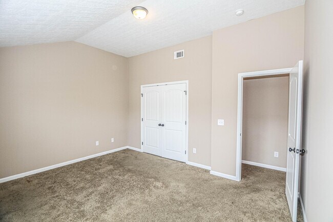 Building Photo - 479 Sebastian Dr