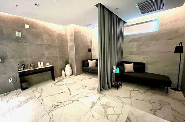 Building Photo - 90 SW 3rd St