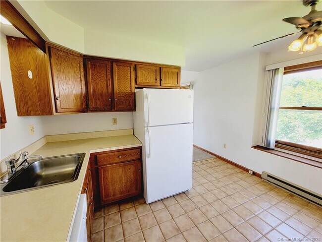Building Photo - 96 Valley Dr