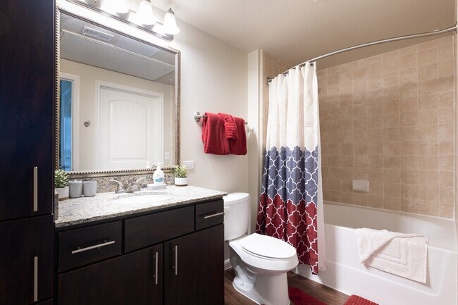 Building Photo - 22631 Colonial Pkwy