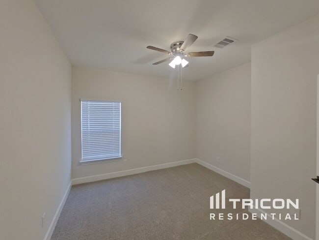 Building Photo - 1212 Dye Blvd