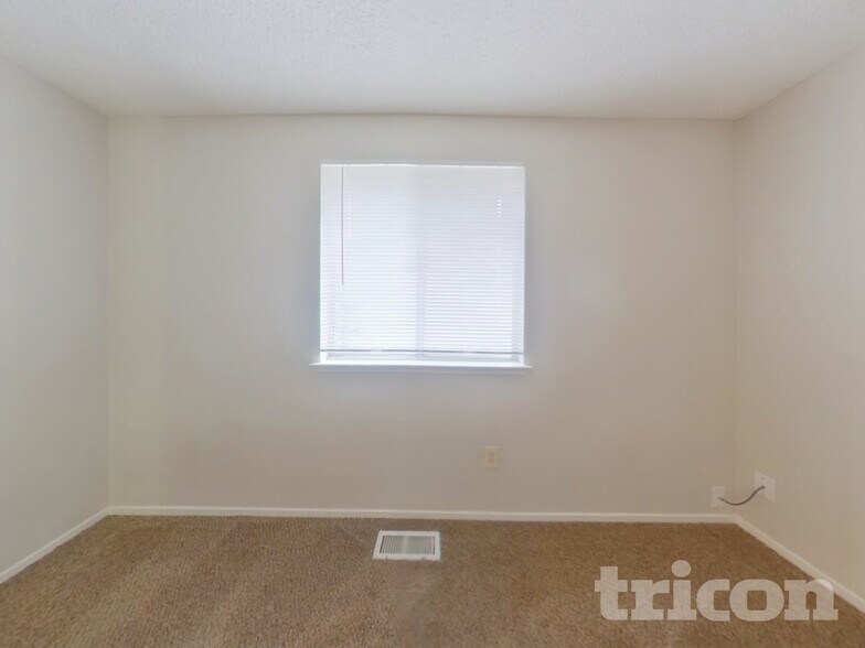 Building Photo - 2635 Rayma Ct