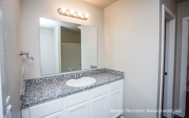 Building Photo - 1916 Langford Ave