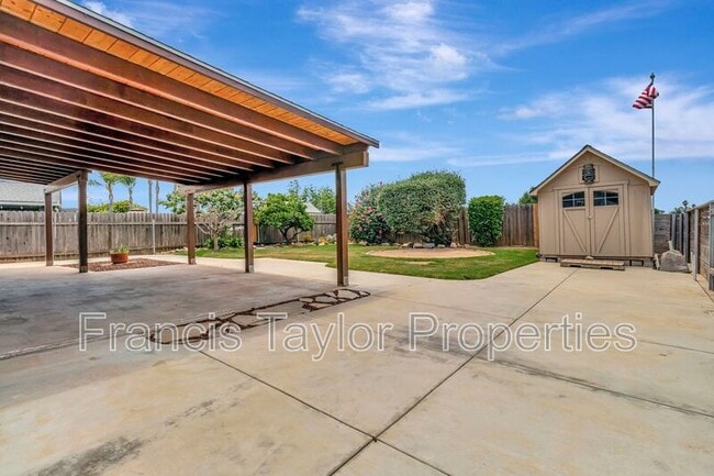 Building Photo - 568 Larchwood Dr