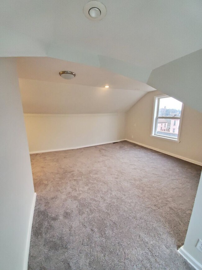 Building Photo - 708 E Warrington Ave