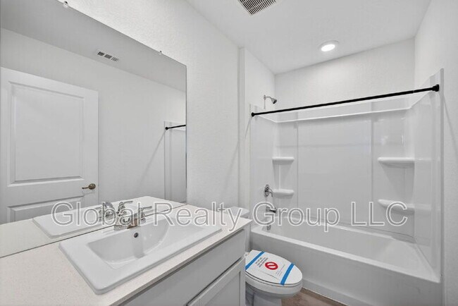 Building Photo - 10647 Nye St