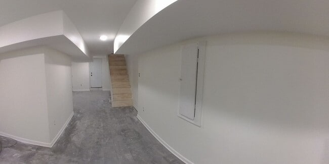 Building Photo - 4 Bedroom 3.5 Bath Home