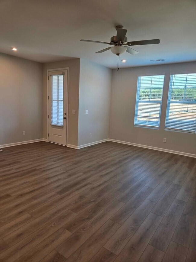 Building Photo - 111 Park Ridge Cir