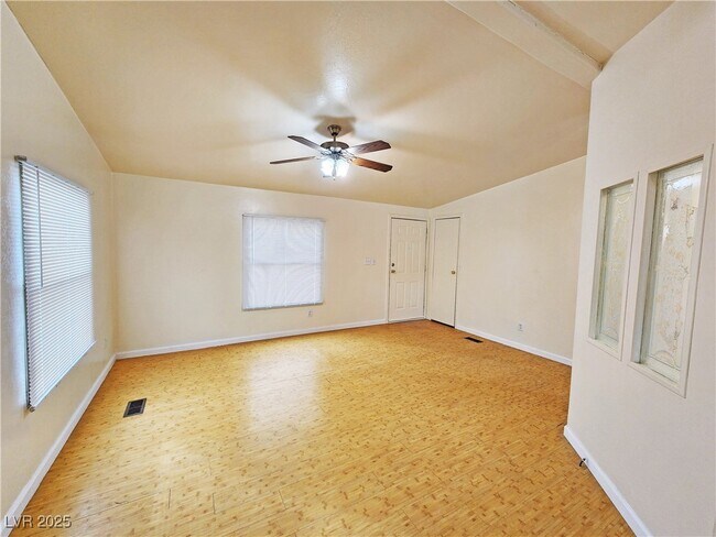 Building Photo - 1550 W Irons St