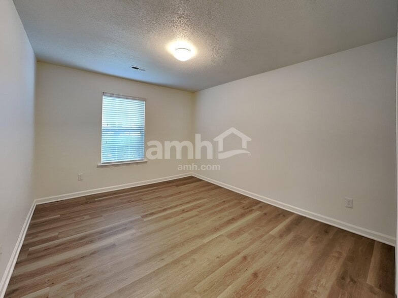 Building Photo - 4020 Landerwood Dr