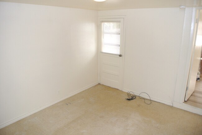 Bedroom 3 exterior exit - 124 S Lone Oak St