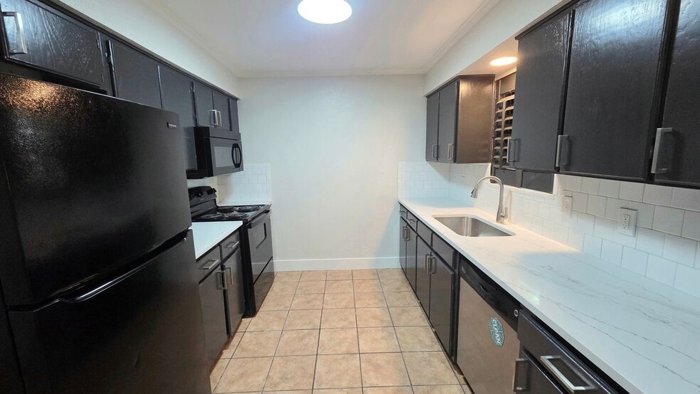Building Photo - 411 Woodcrest Way