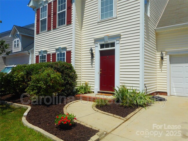 Building Photo - 1018 Fountainbrook Dr