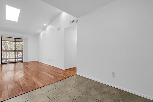 Building Photo - $1,825 - 2 Bed, 2 Bath Condo in Denver wit...
