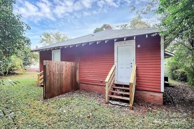 Building Photo - 2825 Morson St